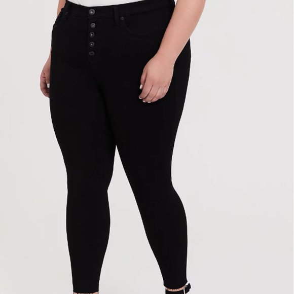 Torrid Sky High Black Skinny Jeans w/ destructed hem and button fly Size 24 NWT - Picture 1 of 4